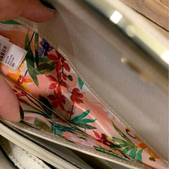 Champagne/gold Wallet Purse. Removable Strap. Excellent Condition. - Picture 6 of 7